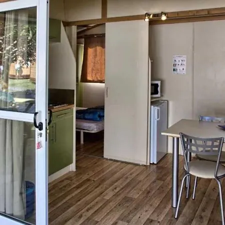 - Piscine - Ccaghc0 Κάμπινγκ *